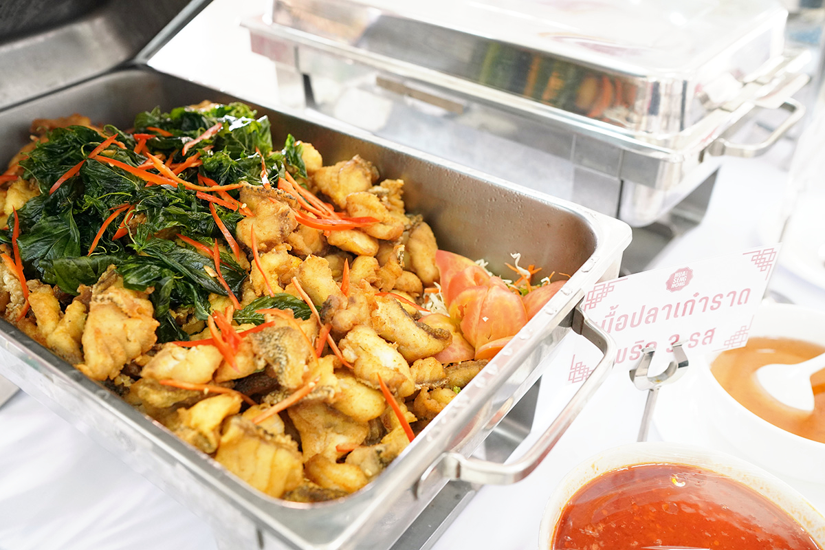 เนื้อปลาเก๋าราดพริกสามรส