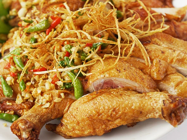 เมนูโต๊ะจีน ไก่ทอดชิลีการ์ลิค