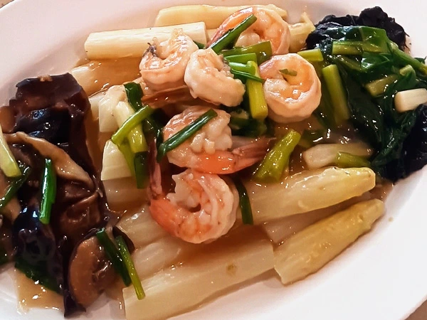 เมนูโต๊ะจีน กุ้งแชบ๊วยผัดหน่อไม้กระป๋องสาหร่ายเส้นผม