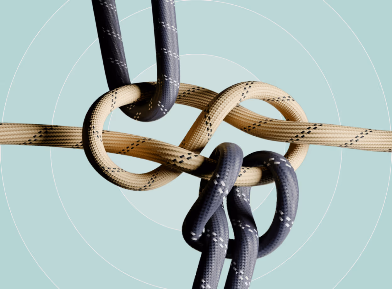 Verknotete Seile als visuelle Metapher für komplexes Personalmanagement und fehlende Struktur in Unternehmensprozessen.