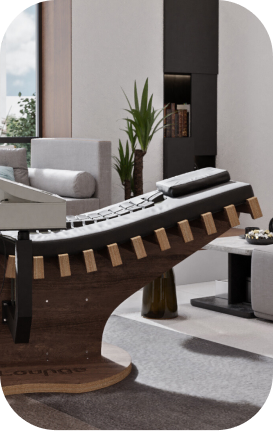 relounge Regenerationsliege im stilvollen Wellnessraum – moderne EMS-Technologie trifft auf exklusives Interieur und Wohlfühlatmosphäre.