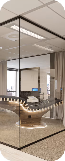 relounge Regenerationsliege im modernen Glasraum – exklusives Wellness-Design für EMS-Therapie, Muskelregeneration und smarte Körpererholung.