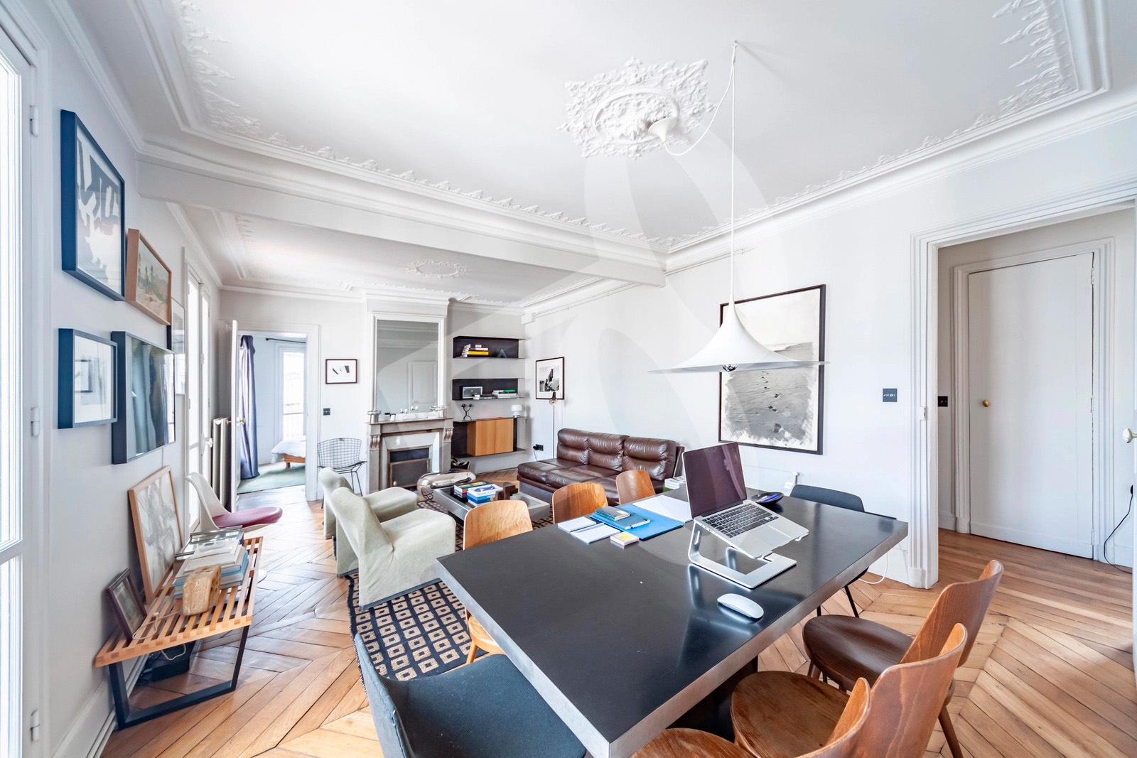 MAGNIFIQUE APPARTEMENT TROIS PIECES AU COEUR DE MONTMARTRE - 850 000 €