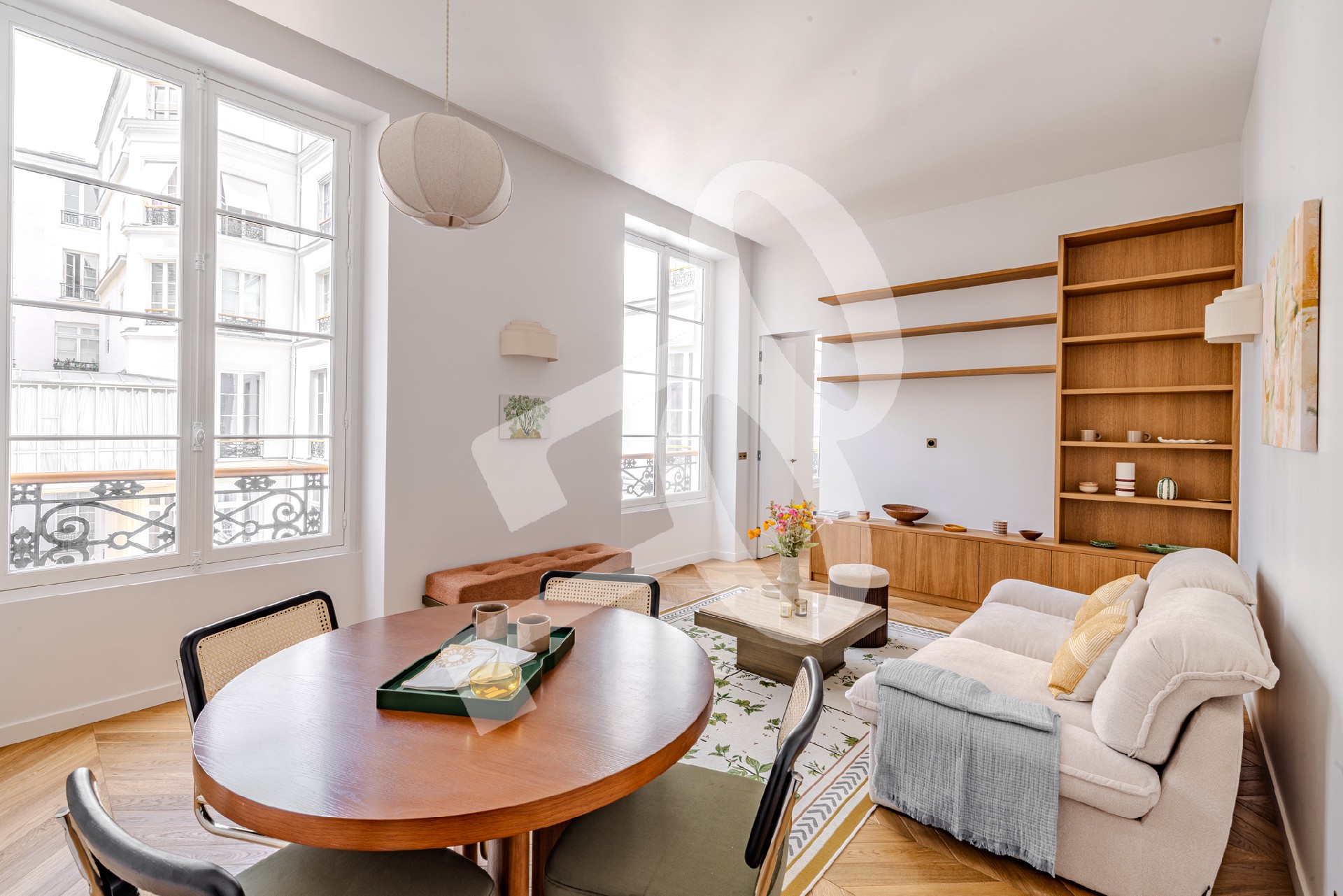 Charmant 2 pièces baigné de lumière au 2ème étage — 60 m² Carrez, Paris 1er