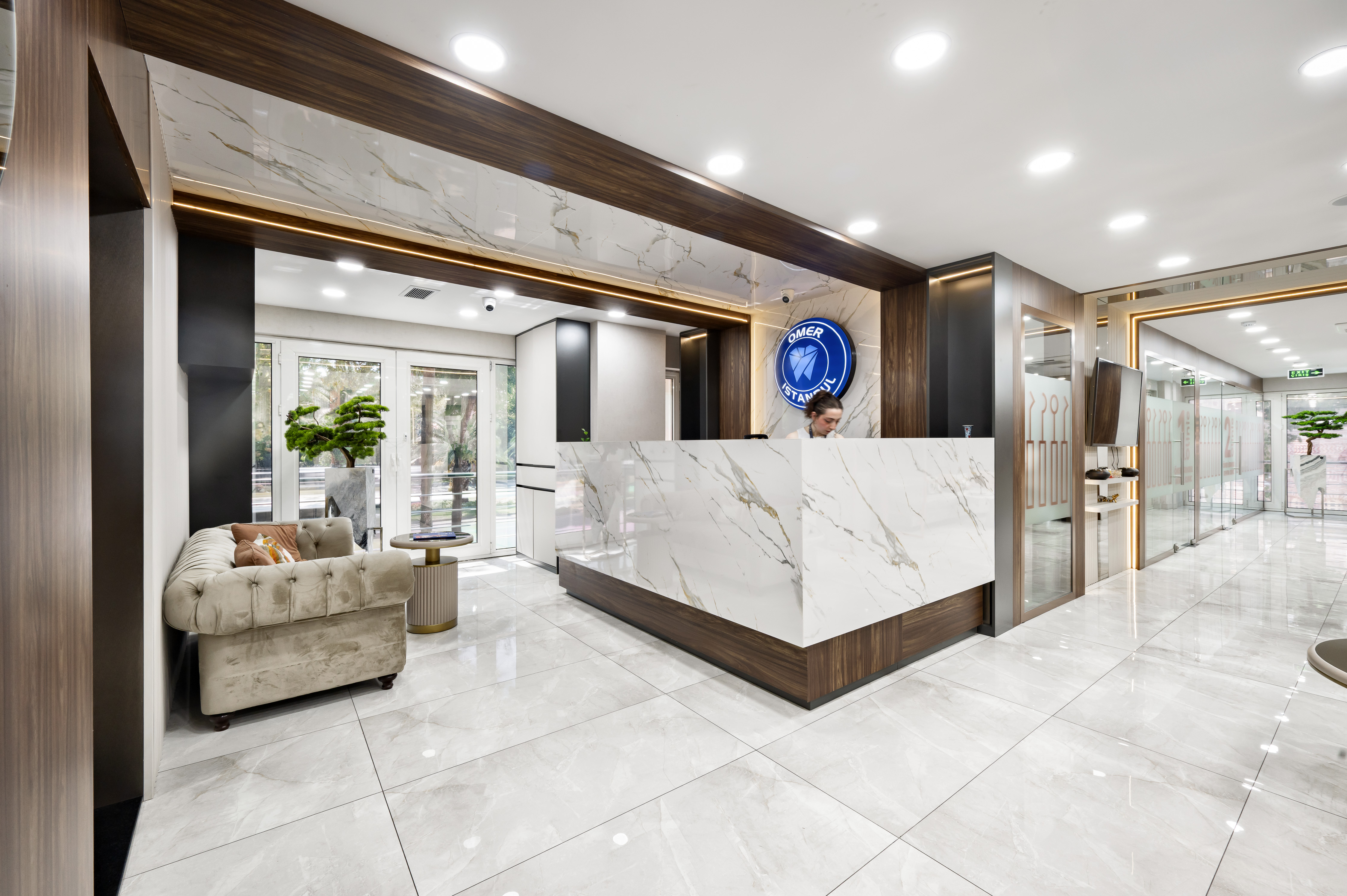 Modern reception area at Omer Istanbul Dental Center in Istanbul, Türkiye. / Source: Omer Istanbul Dental Center (EZ Newswire)