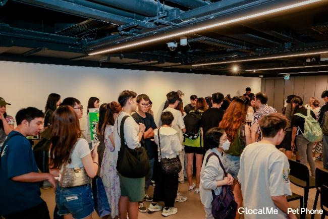 Pet owners queueing for inquiries and registration / Source: GlocalMe (EZ Newswire)