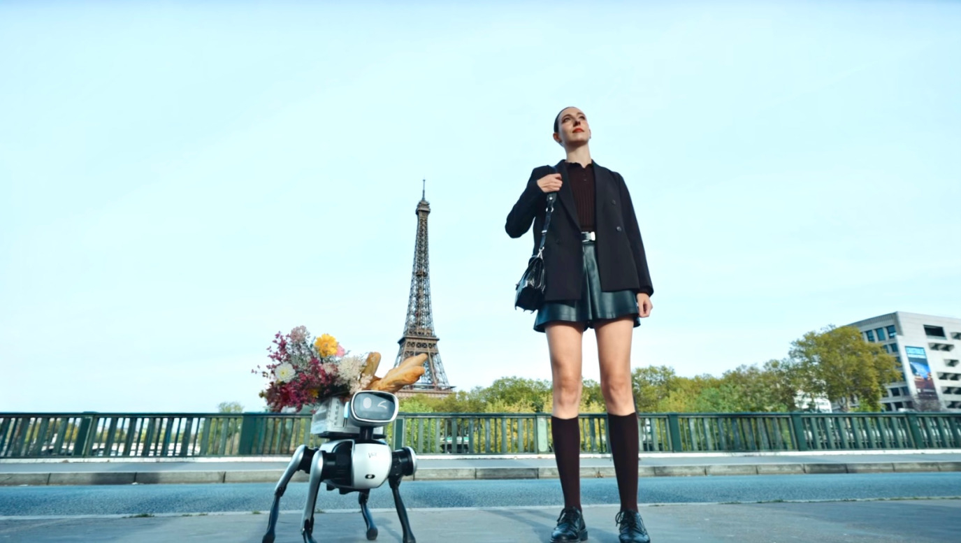 Babo carries its companion's flowers and baguette, freeing her hands for the stroll. (Photo: Xie Nan) / Source: Vbot (EZ Newswire)