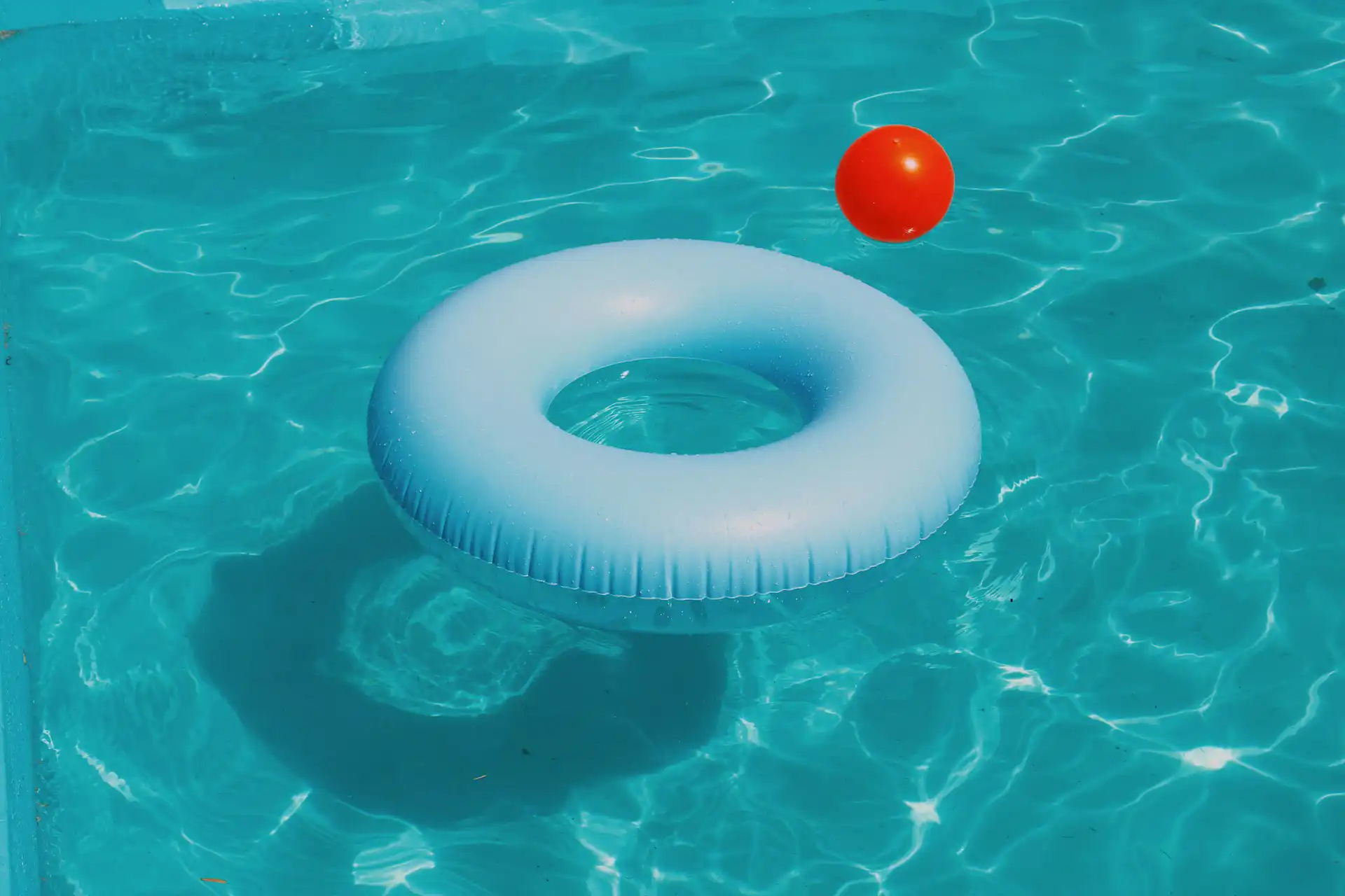 Unfenced backyard swimming pool with toys that may qualify as an attractive nuisance under California law