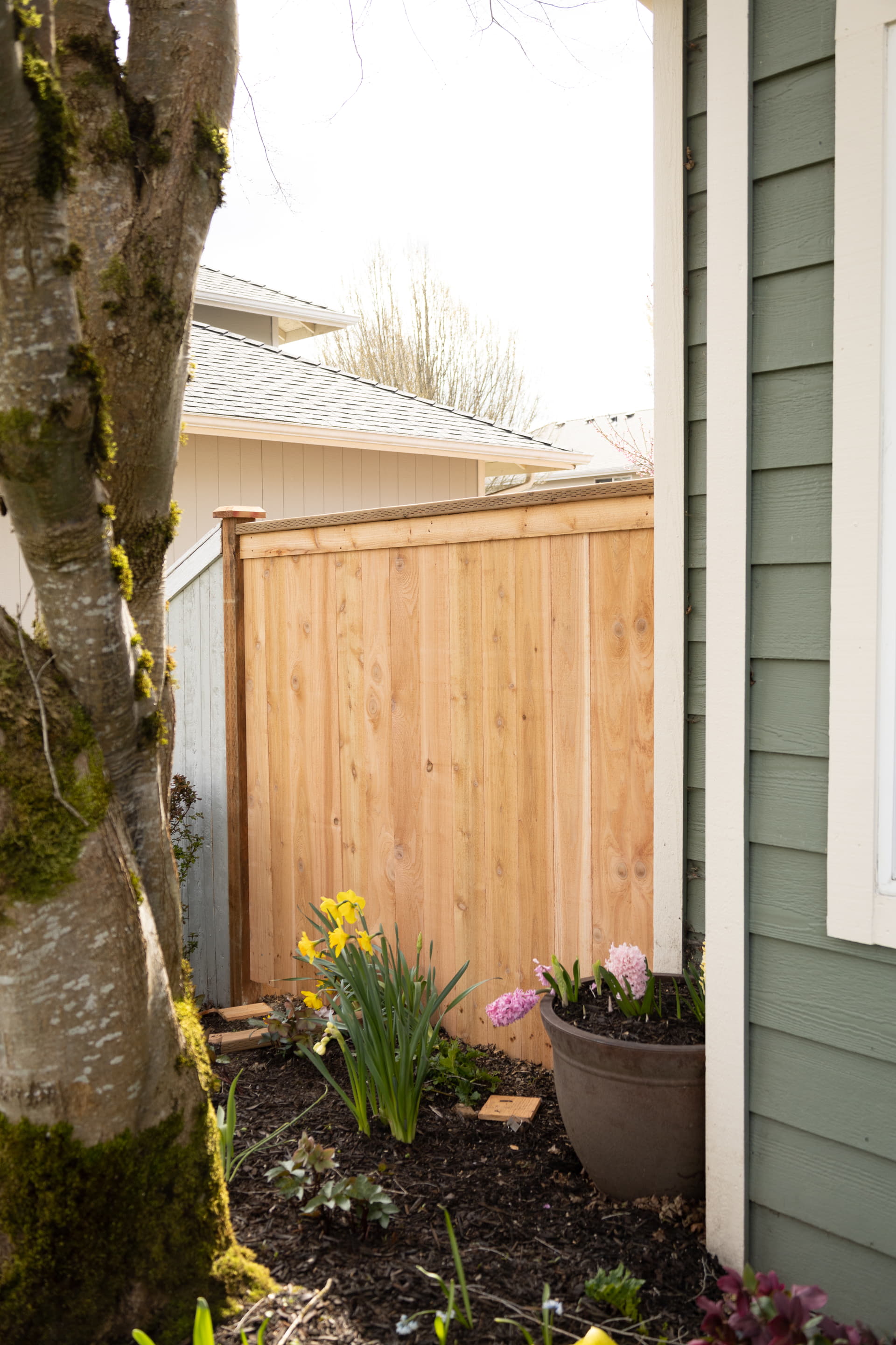 Lake Stevens 700-Foot Modified Panel Fence Completed in Just 3 Days After