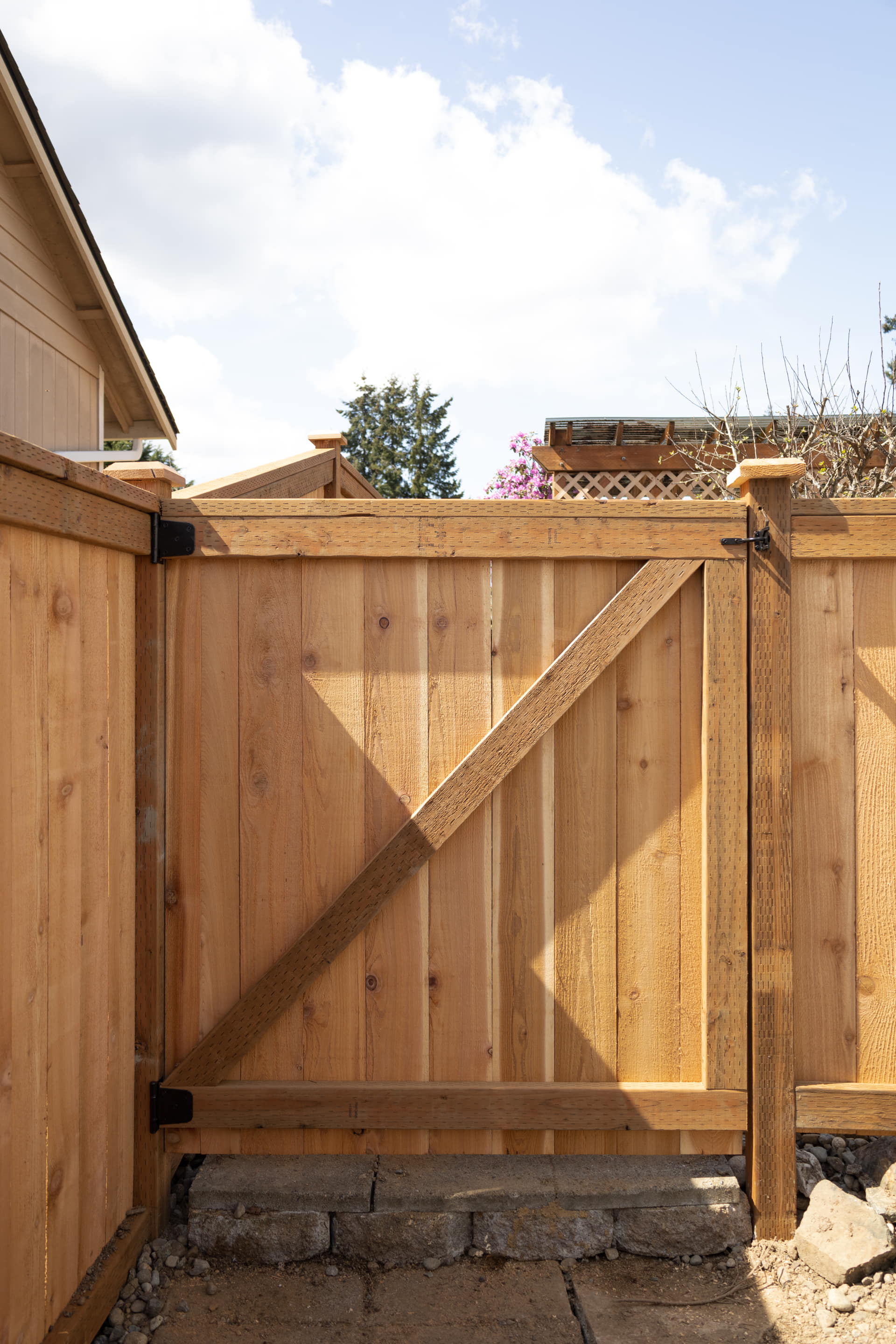 Lake Stevens 700-Foot Modified Panel Fence Completed in Just 3 Days After