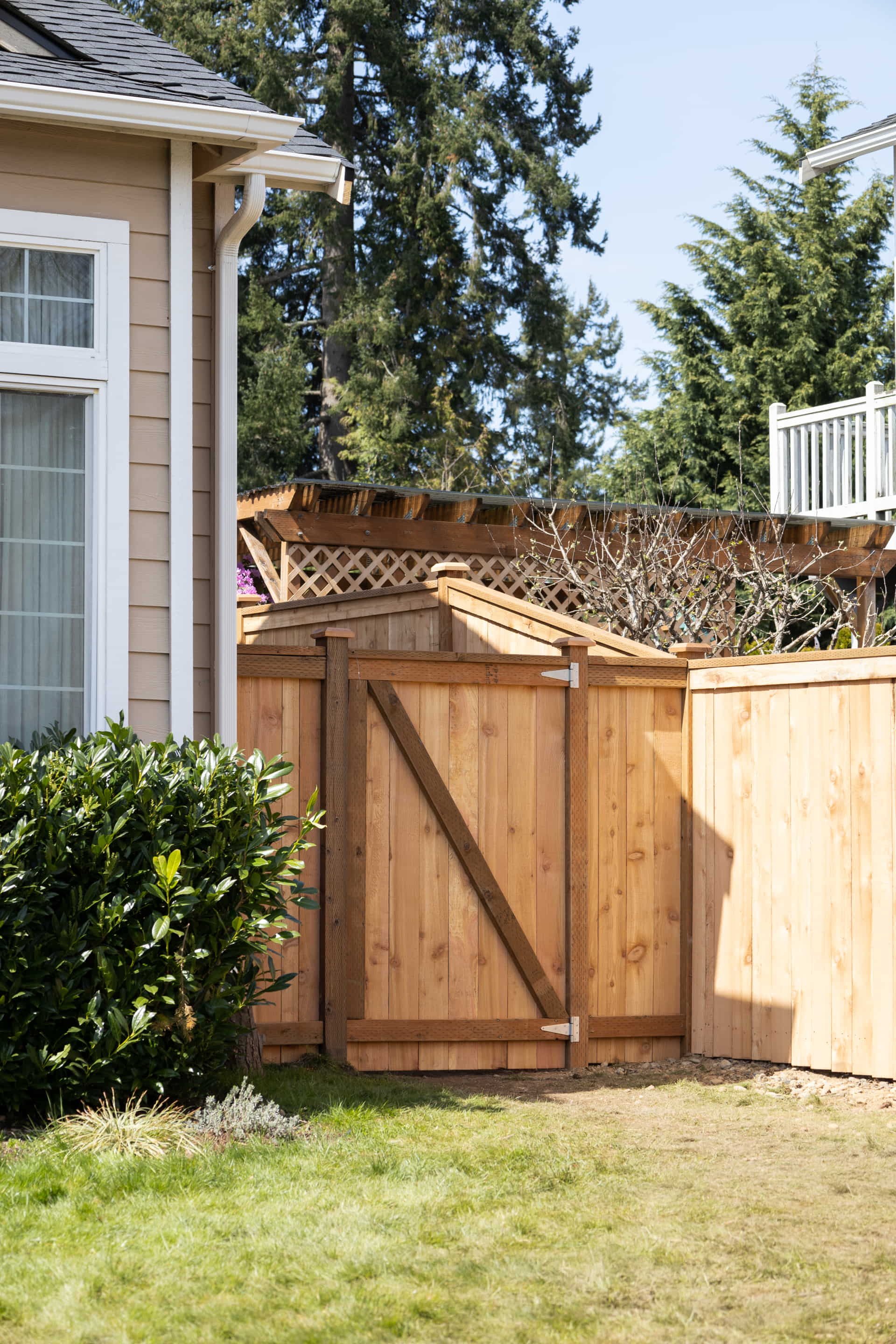 Lake Stevens 700-Foot Modified Panel Fence Completed in Just 3 Days After