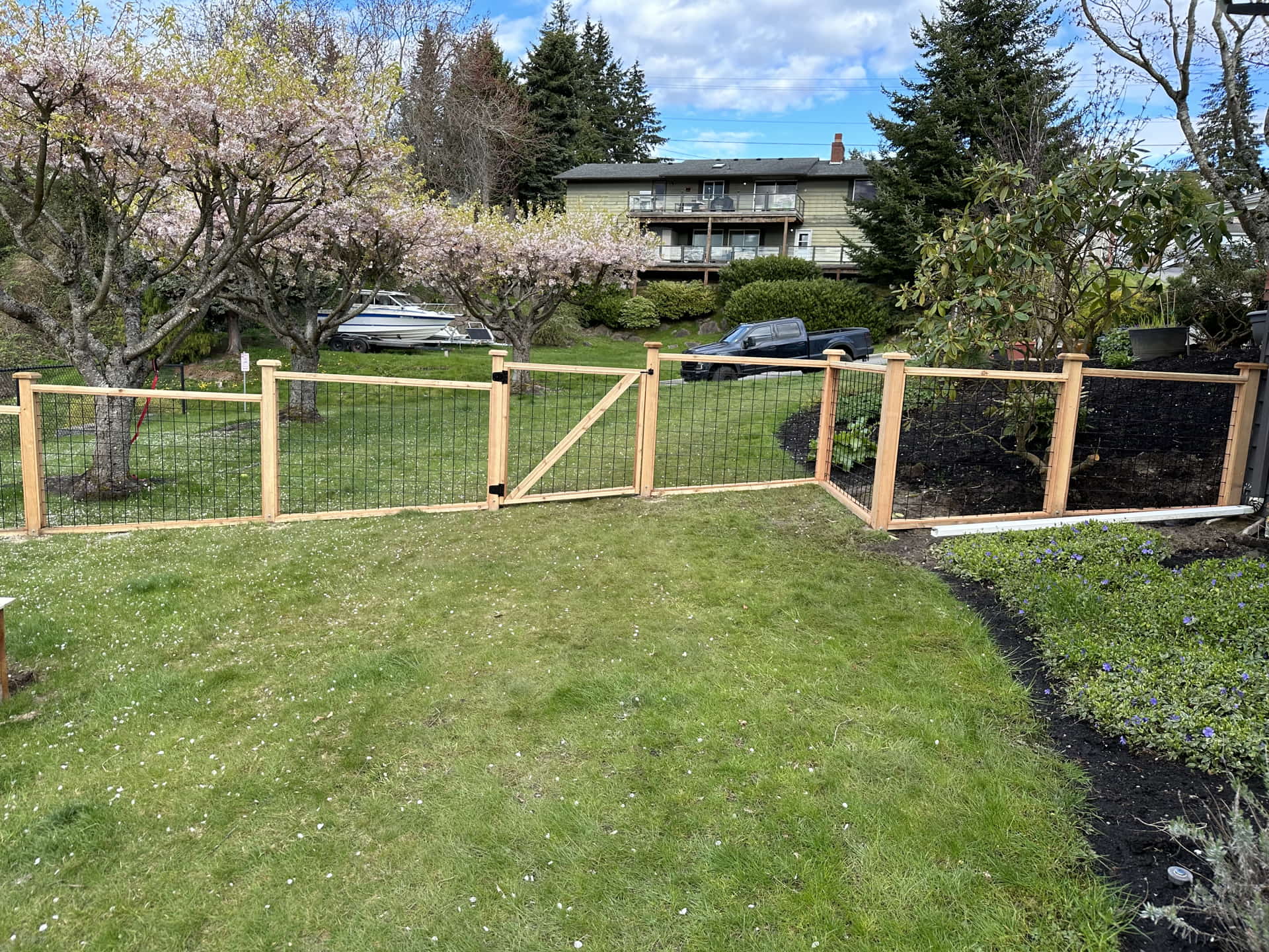 Pet-Safe Hog Wire Fence Installed in Everett After