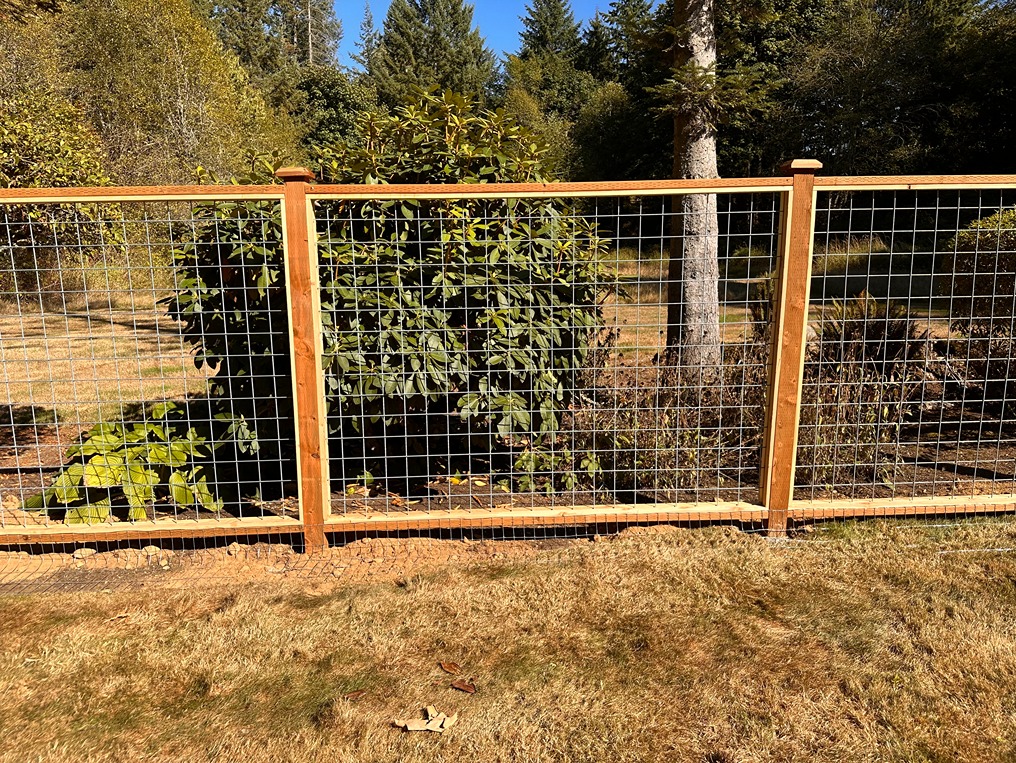 Monroe Black Hog Wire Fence for Open Views and Pet Safety