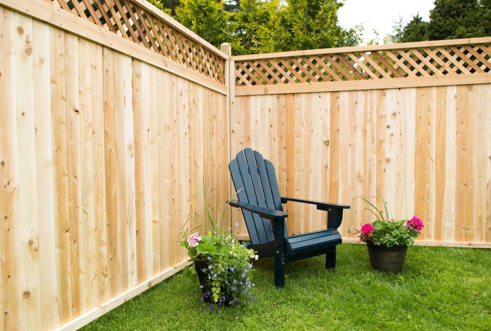 Wood fence Lattice top