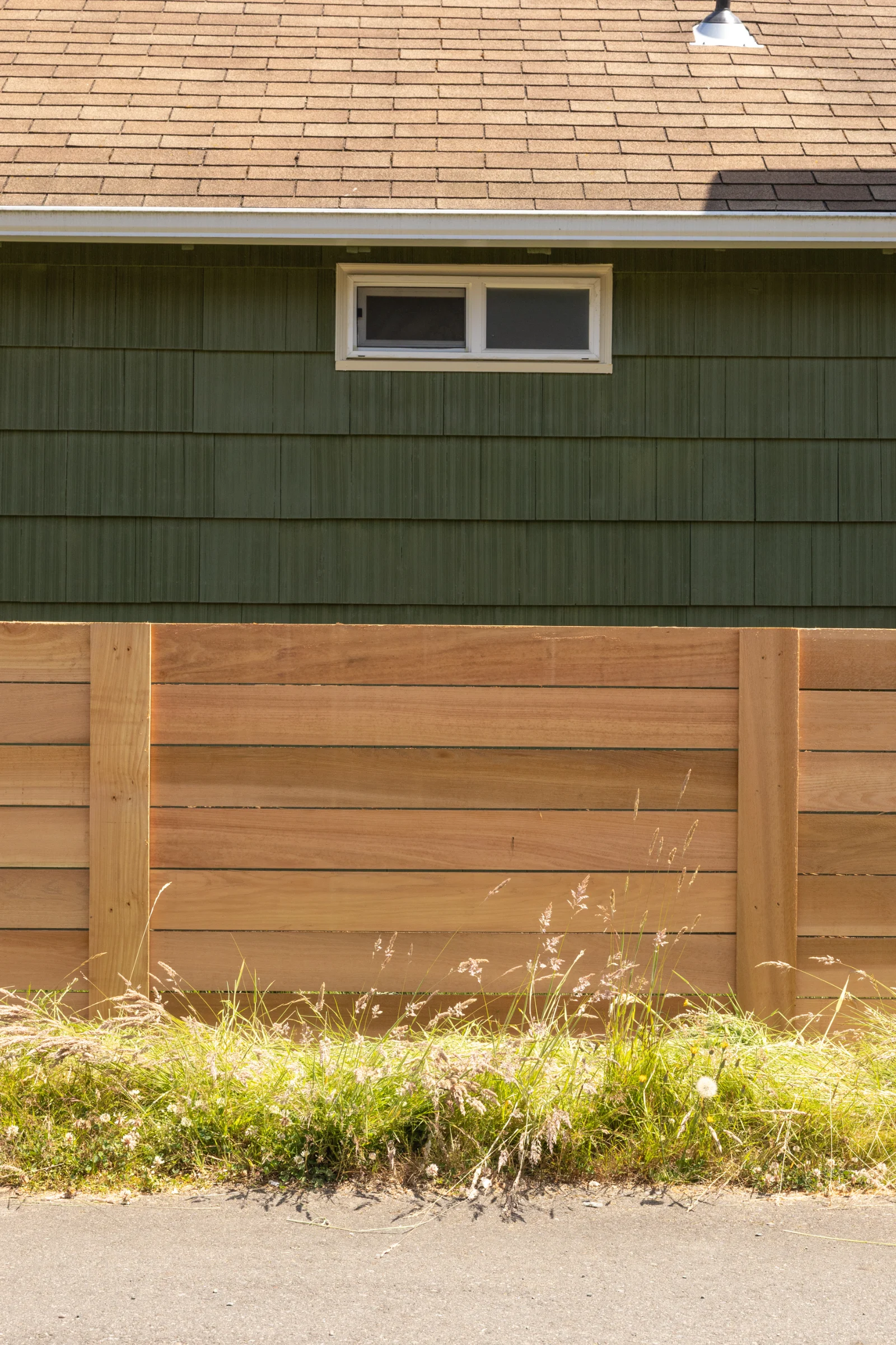 Long-lasting cedar wood fence