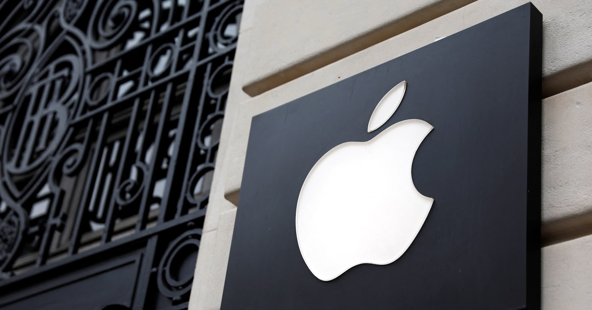 Apple Eyes Google Gemini to Revamp Siri