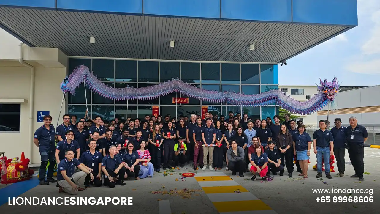dragon dance pose with a crowd of client