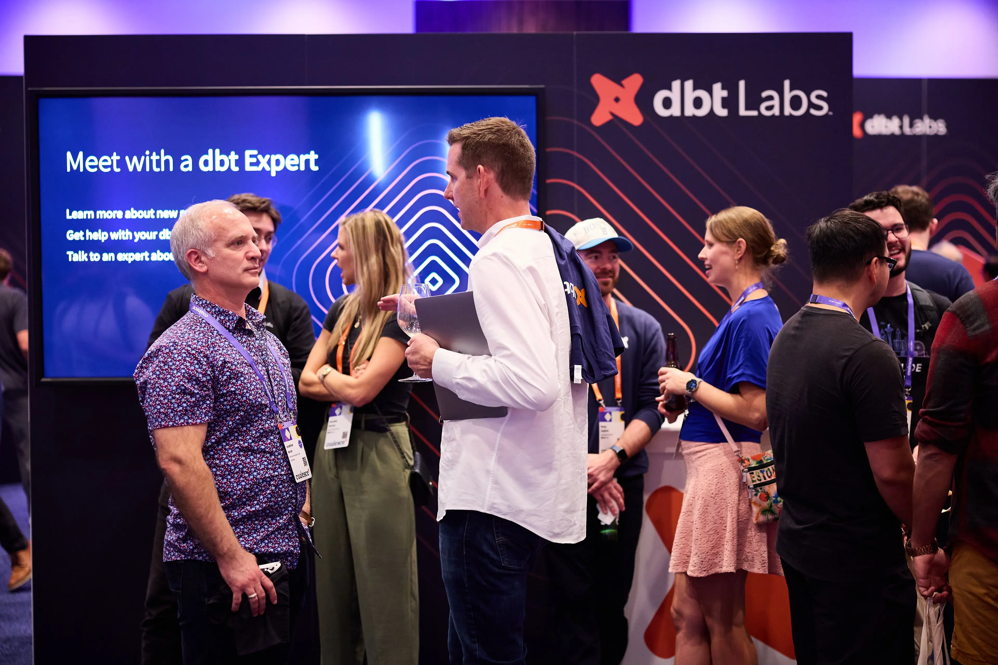 Attendees on the dbt Summit conference floor