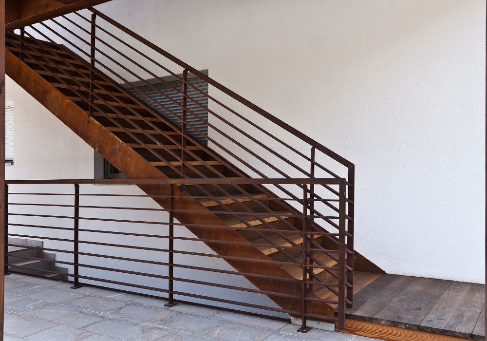 Außentreppe mit Geländer_Cortenstahl