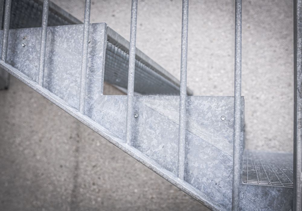 Außentreppe_Feuerverzinkt_Gitterroste