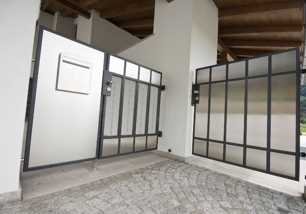 Gatter und Tor_Stahl feuerverzinkt_pulverbeschichtet_Füllungen Edelstahl