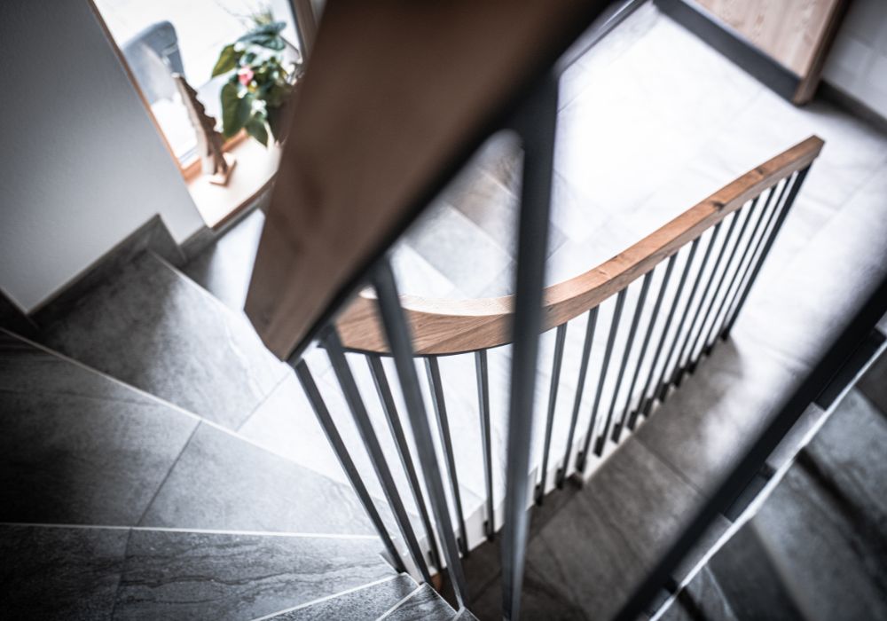 Innengeländer_Stahl_Holzhandlauf