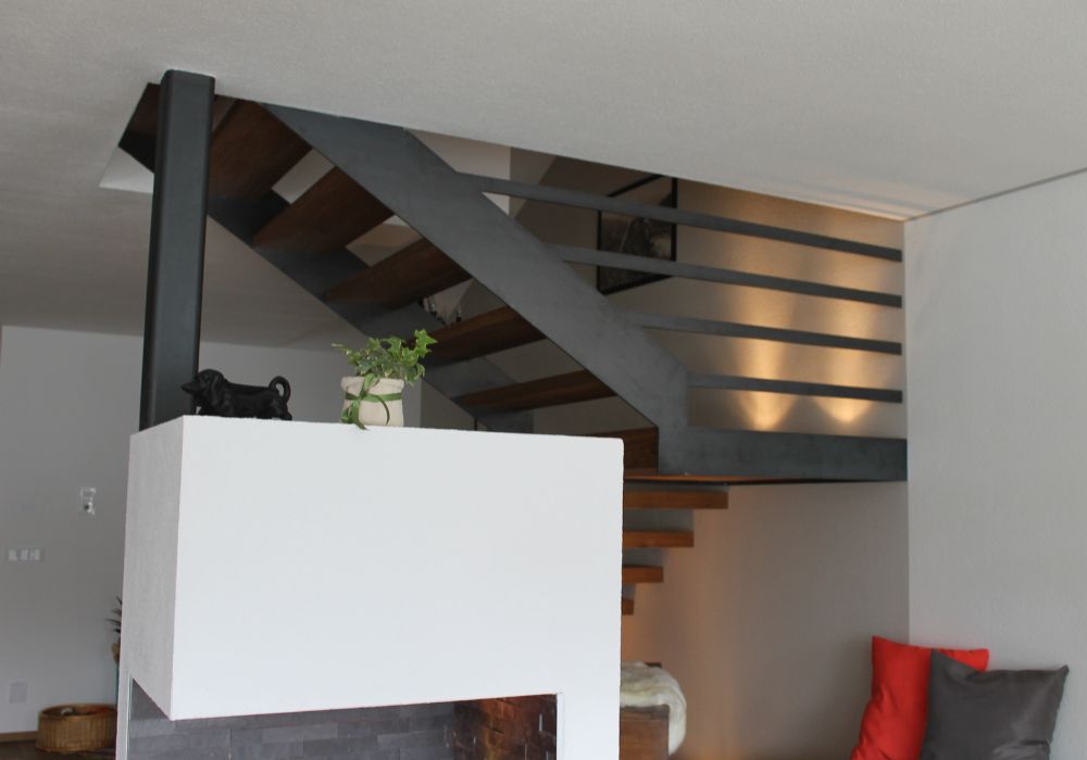 Innenstreppe_Schwarzstahl_Pustertal