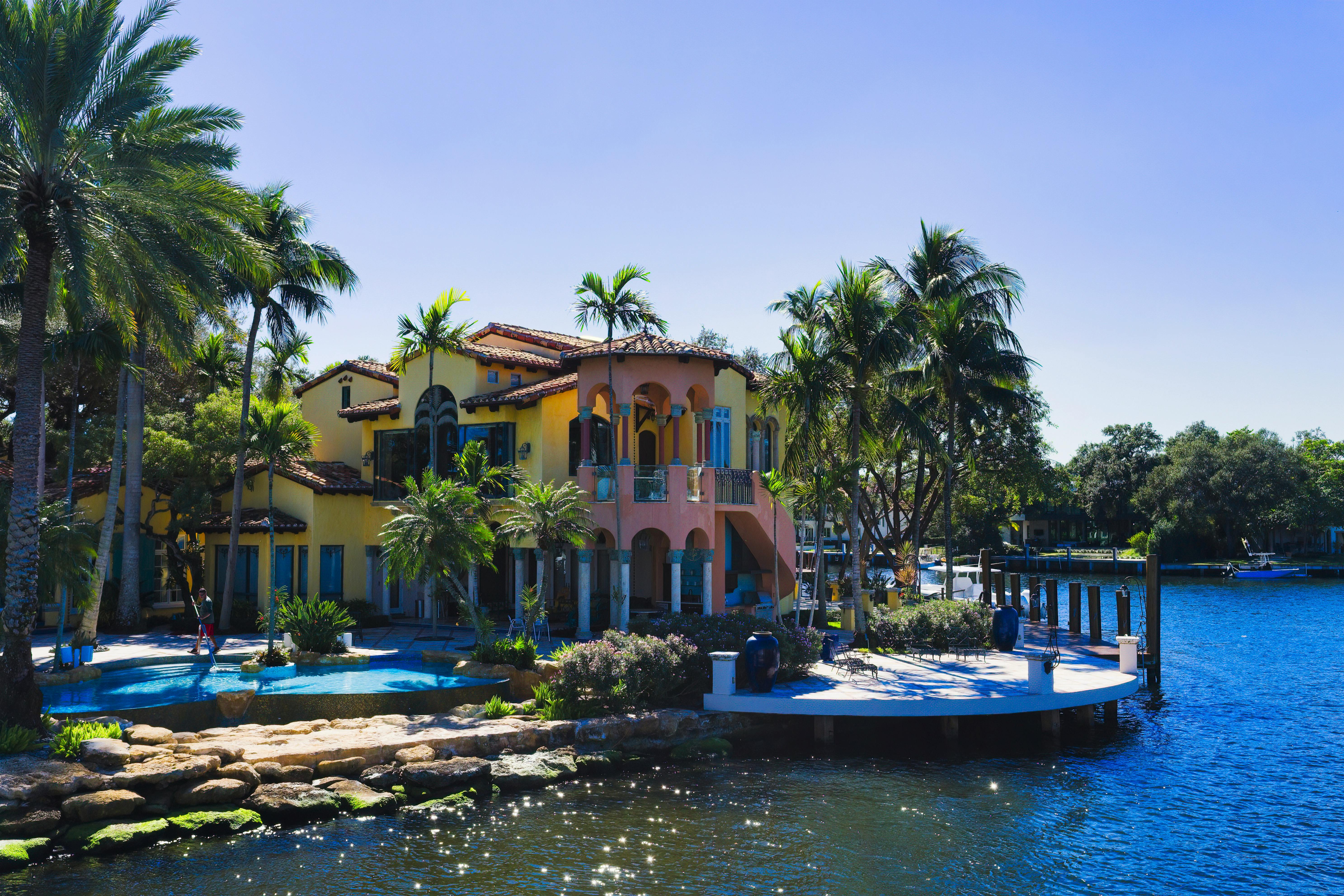 Pros and Cons of Investing in Luxury Vacation Rentals