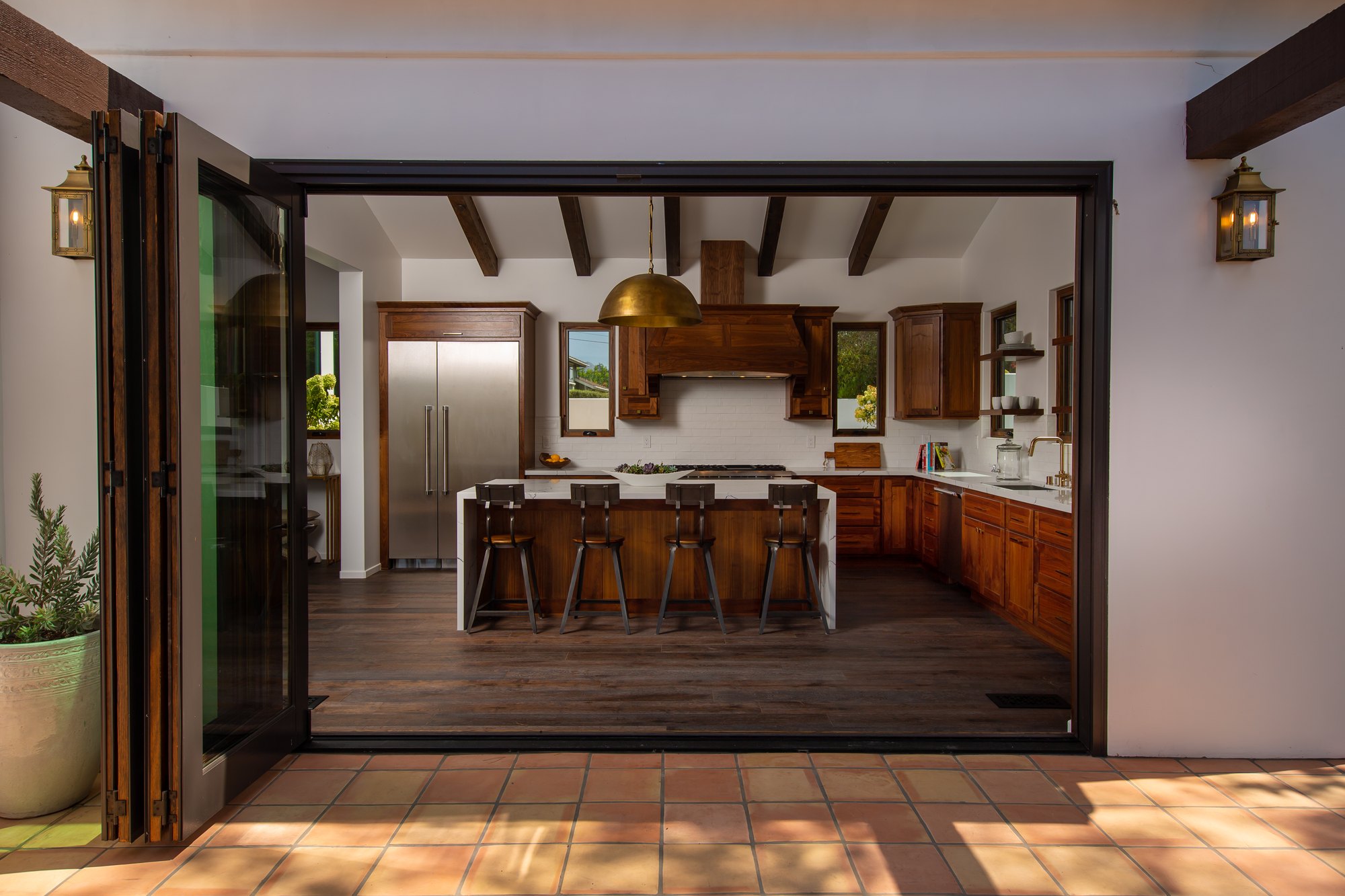Indoor-Outdoor Kitchens: 4 Ways to Open Your Kitchen to the Outdoors