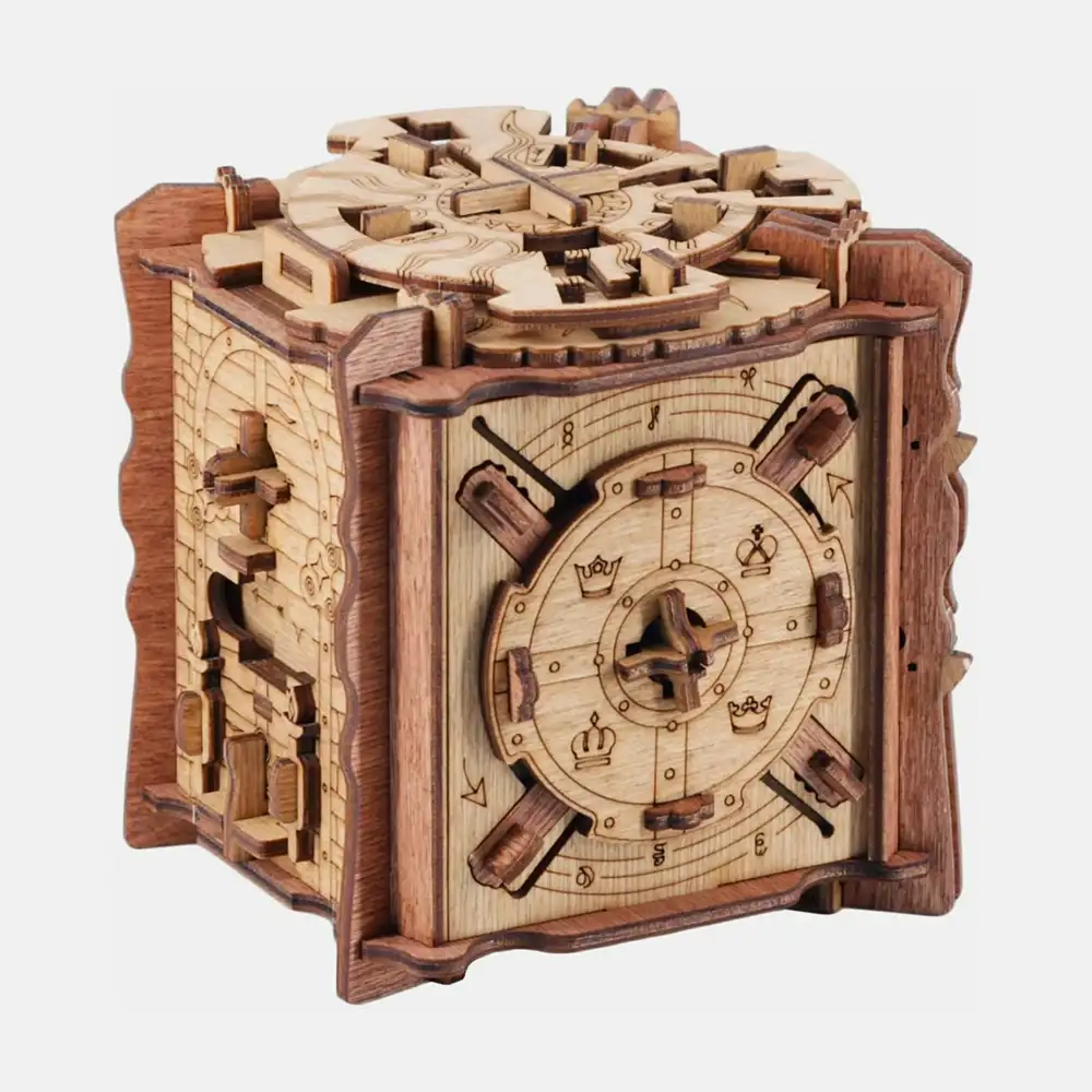 Cluebox „Das Geheimnis von Camelot" – Escape-Room-Rätselbox aus Birkenholz mit verschachtelten Mechanismen.