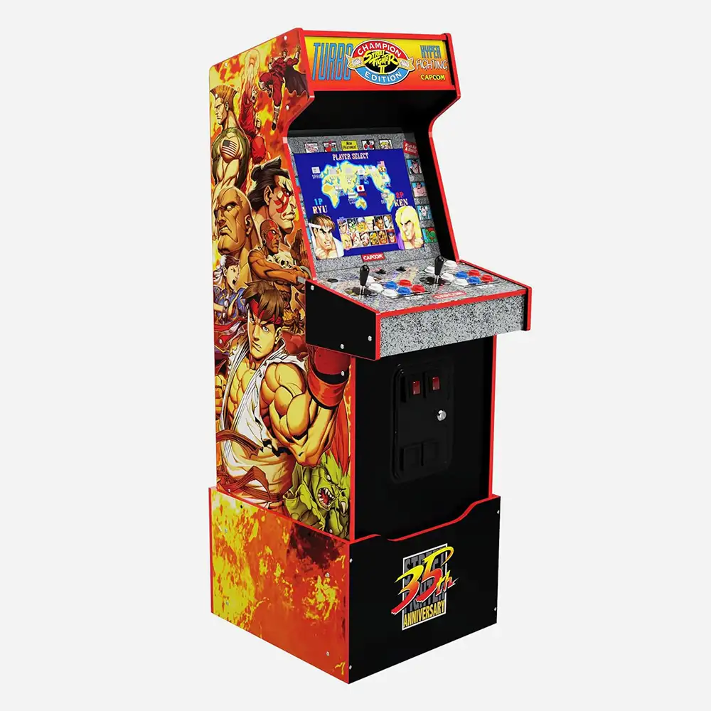 Arcade1Up Street Fighter Arcade-Automat als Standgerät mit zwei Joysticks und Action-Buttons.
