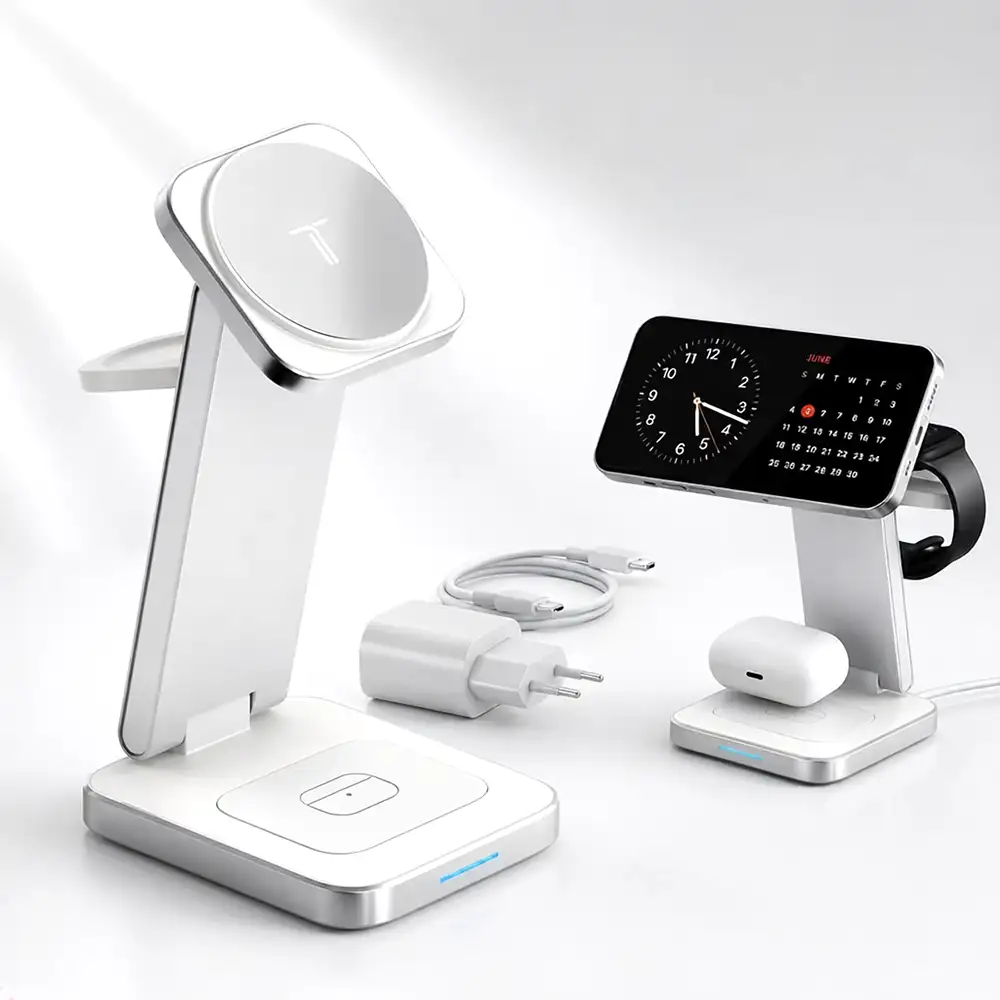 Weiße 3-in-1 MagSafe Ladestation aus Aluminium, aufgeklappt, mit Ladeplätzen für iPhone, Apple Watch und AirPods