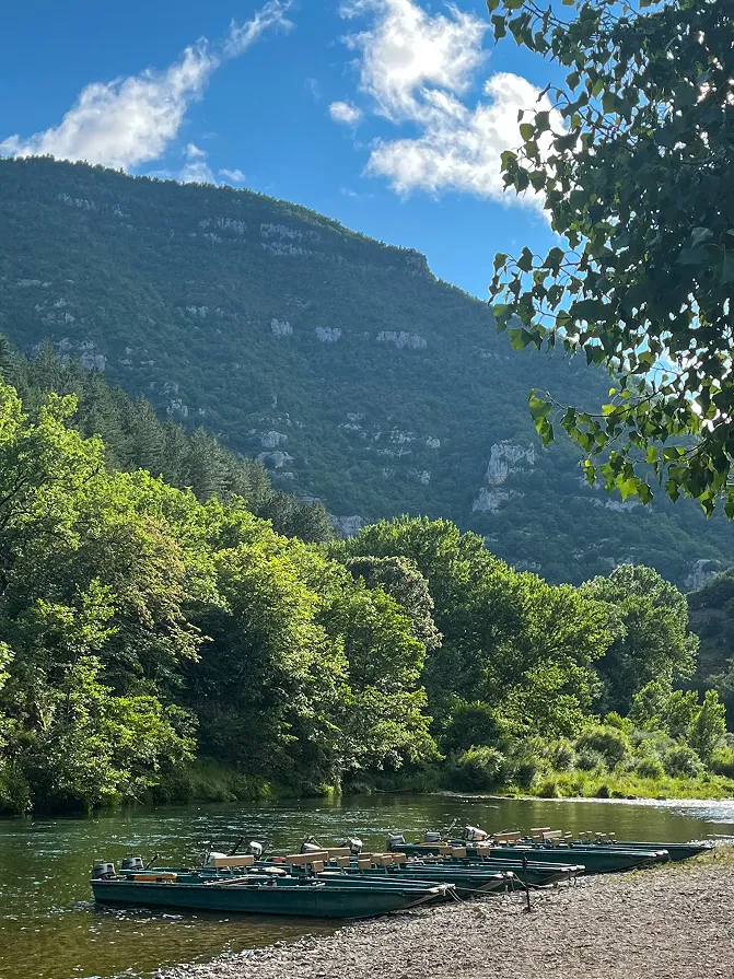 barques dans la rivière