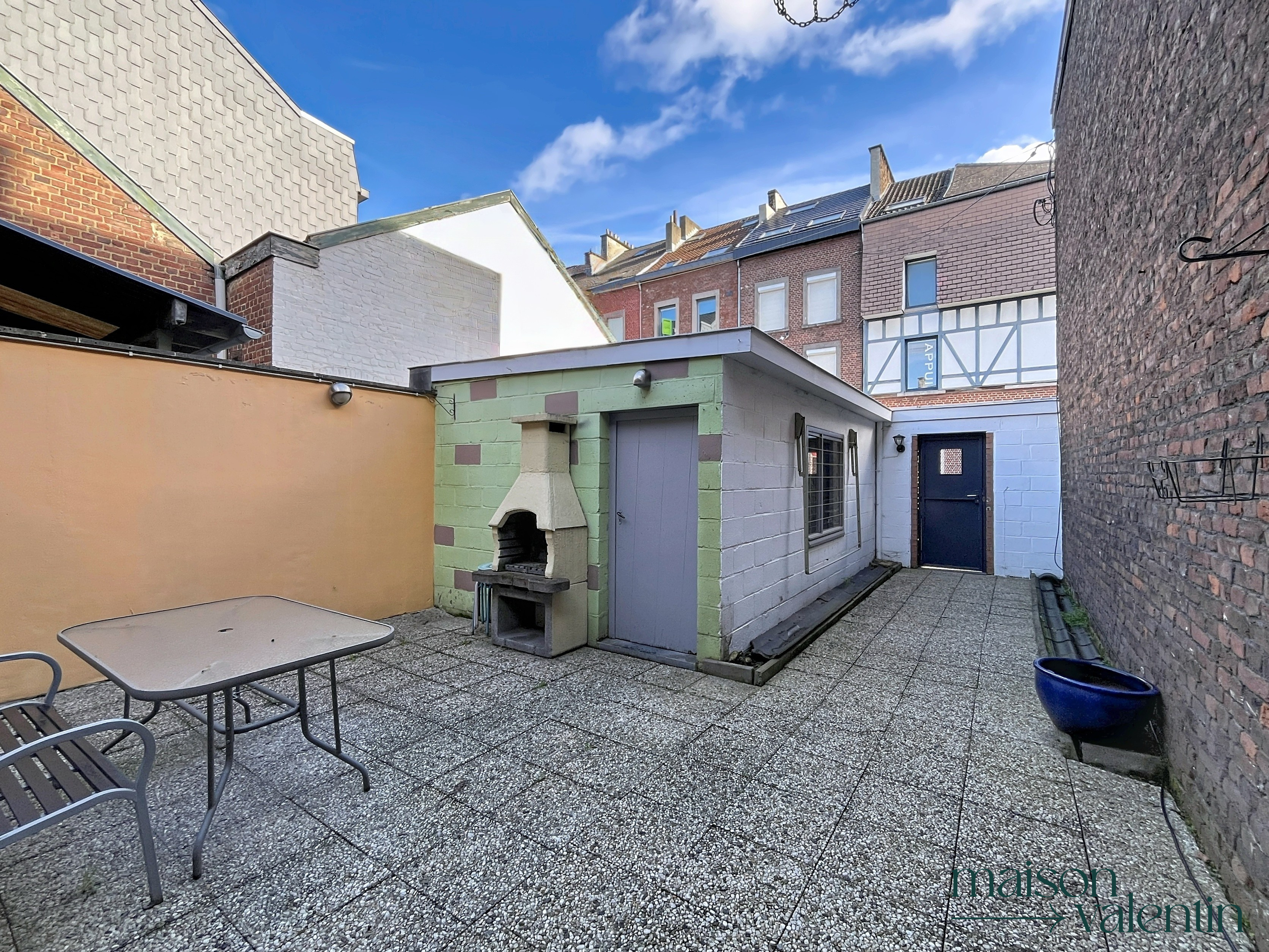 Maison familiale prête à vivre avec garage et cour intérieure | 3 à 5 chambres