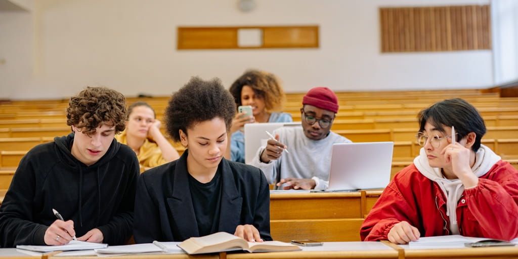 IGCSE vs GCSE: The Complete Guide for Parents