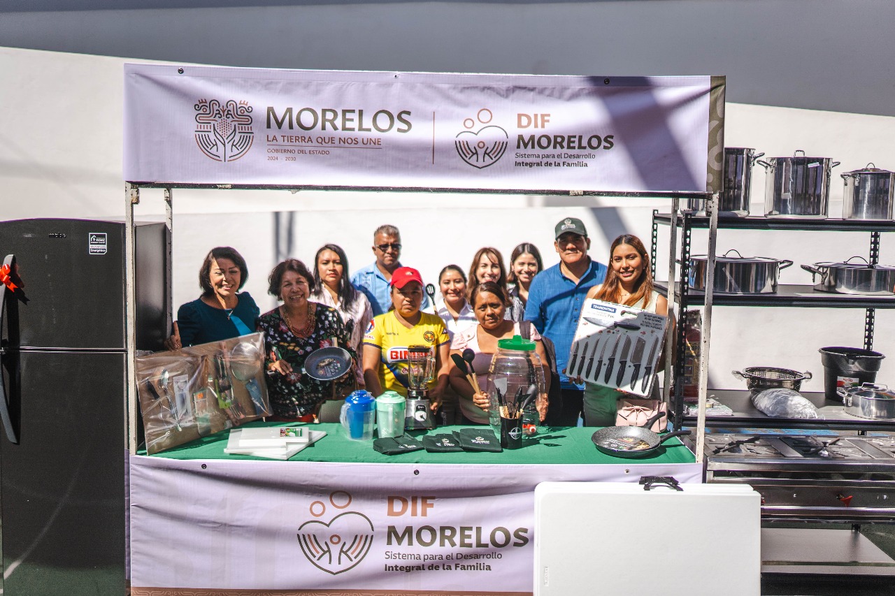 Refuerza SEDIF programa de desayunos escolares con la entrega de equipo y utensilios de cocina