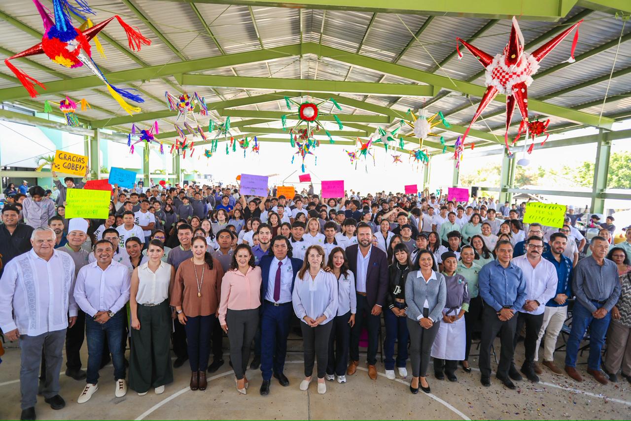  Impulsa Margarita González Saravia más y mejores espacios para estudiantes de la UTSEM