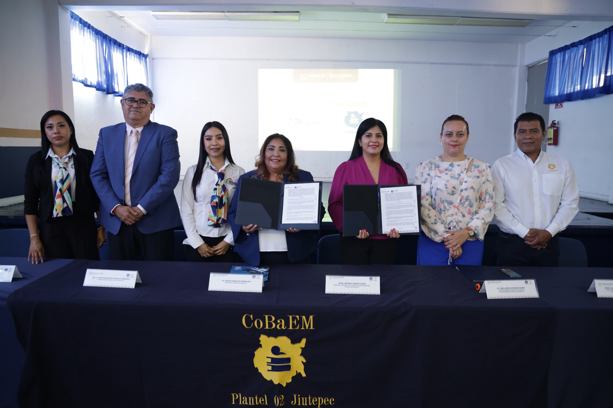 Impulsan Cobaem y Weglon oportunidades de certificación internacional para la comunidad educativa