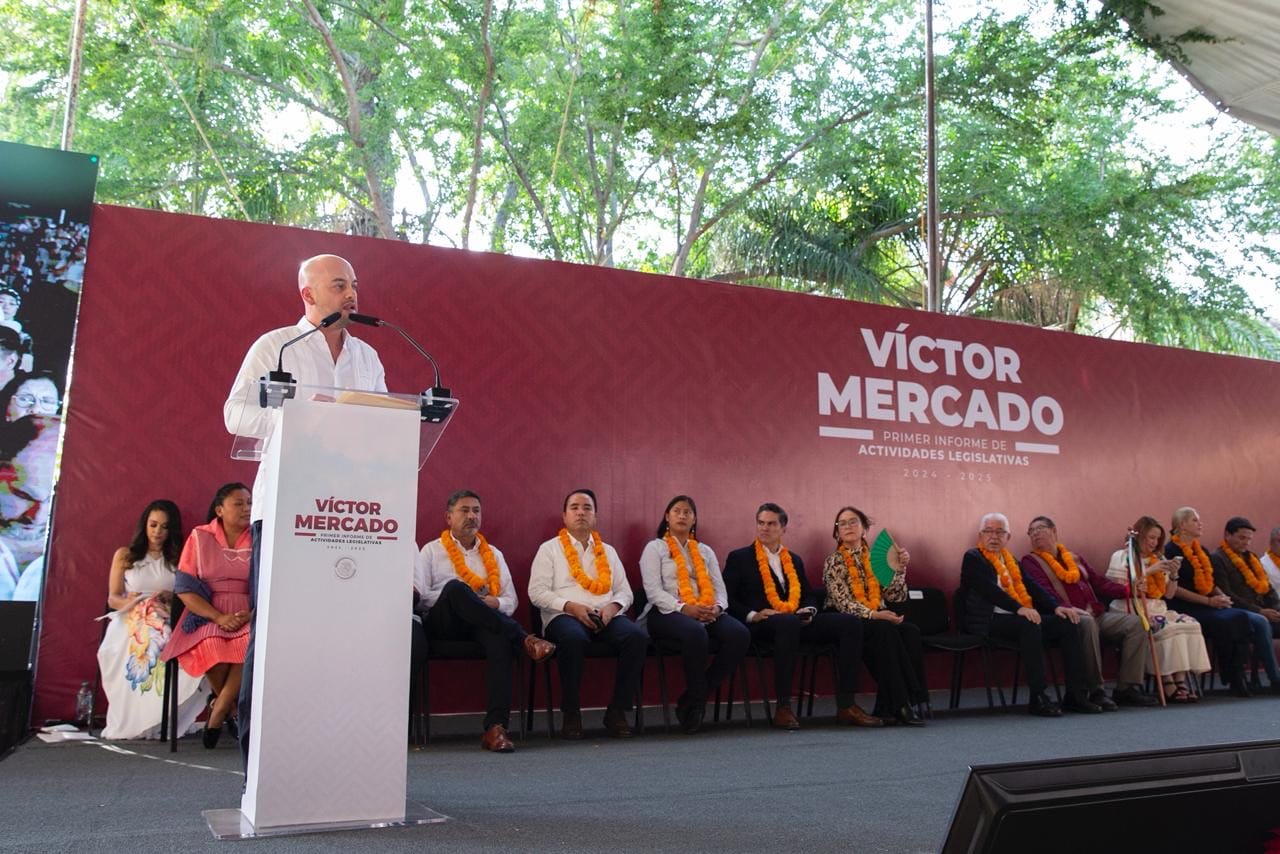 Asiste Edgar Maldonado al primer informe de actividades legislativas del senador Víctor Mercado Salgado Asiste Edgar Maldonado al primer informe de actividades legislativas del senador Víctor Mercado Salgado