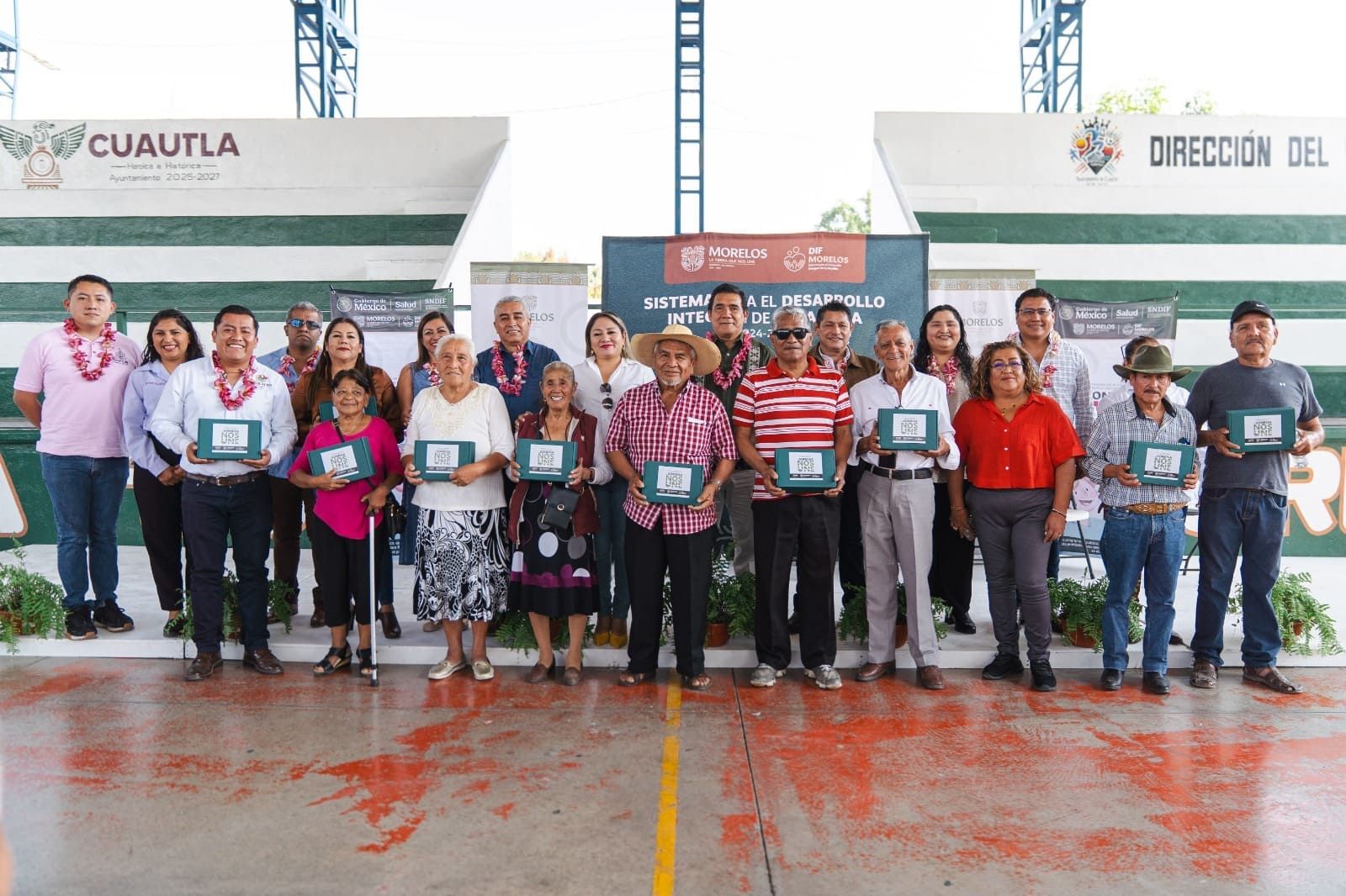 Entrega SEDIF prótesis dentales a personas adultas mayores de la región centro y norte de Morelos Entrega SEDIF prótesis dentales a personas adultas mayores de la región centro y norte de Morelos