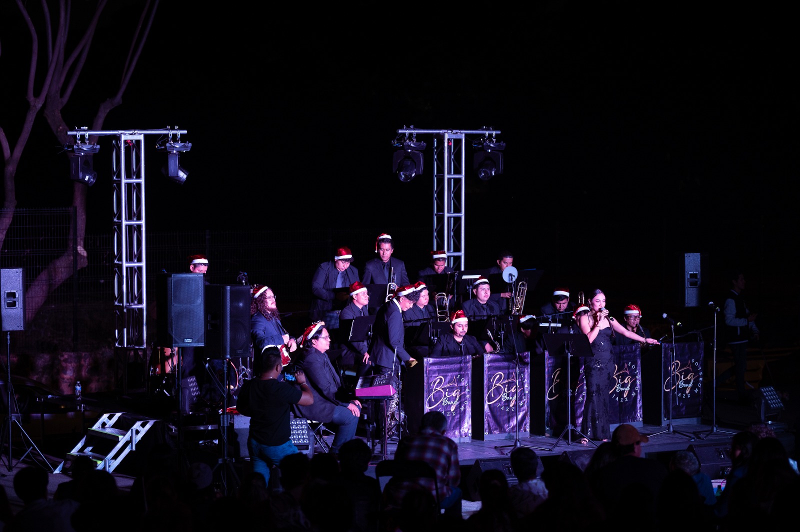 Picnic de Luna Llena + Luces de Jazz reunió a más de mil 200 personas en el Centro Cultural Teopanzolco Picnic de Luna Llena + Luces de Jazz reunió a más de mil 200 personas en el Centro Cultural Teopanzolco