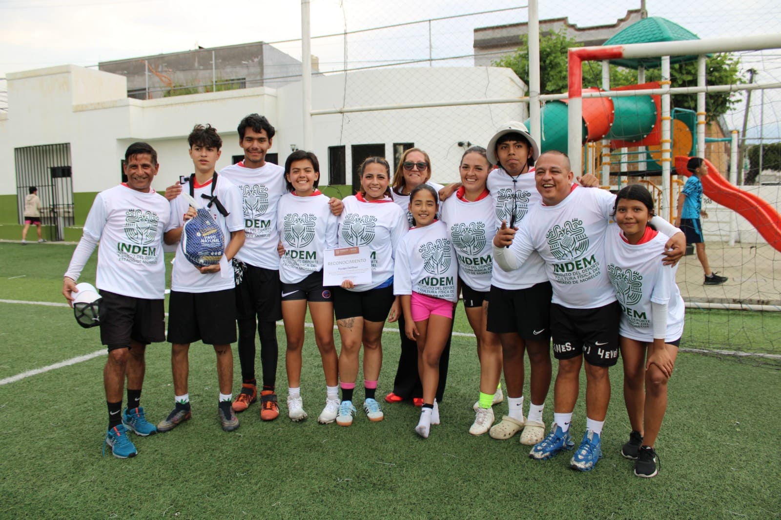 Fomenta Indem práctica de tocho bandera