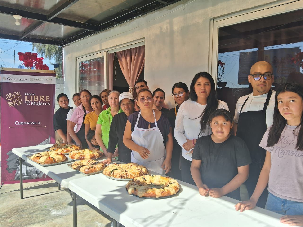Fortalecen autonomía y tradiciones a través de taller de rosca de reyes