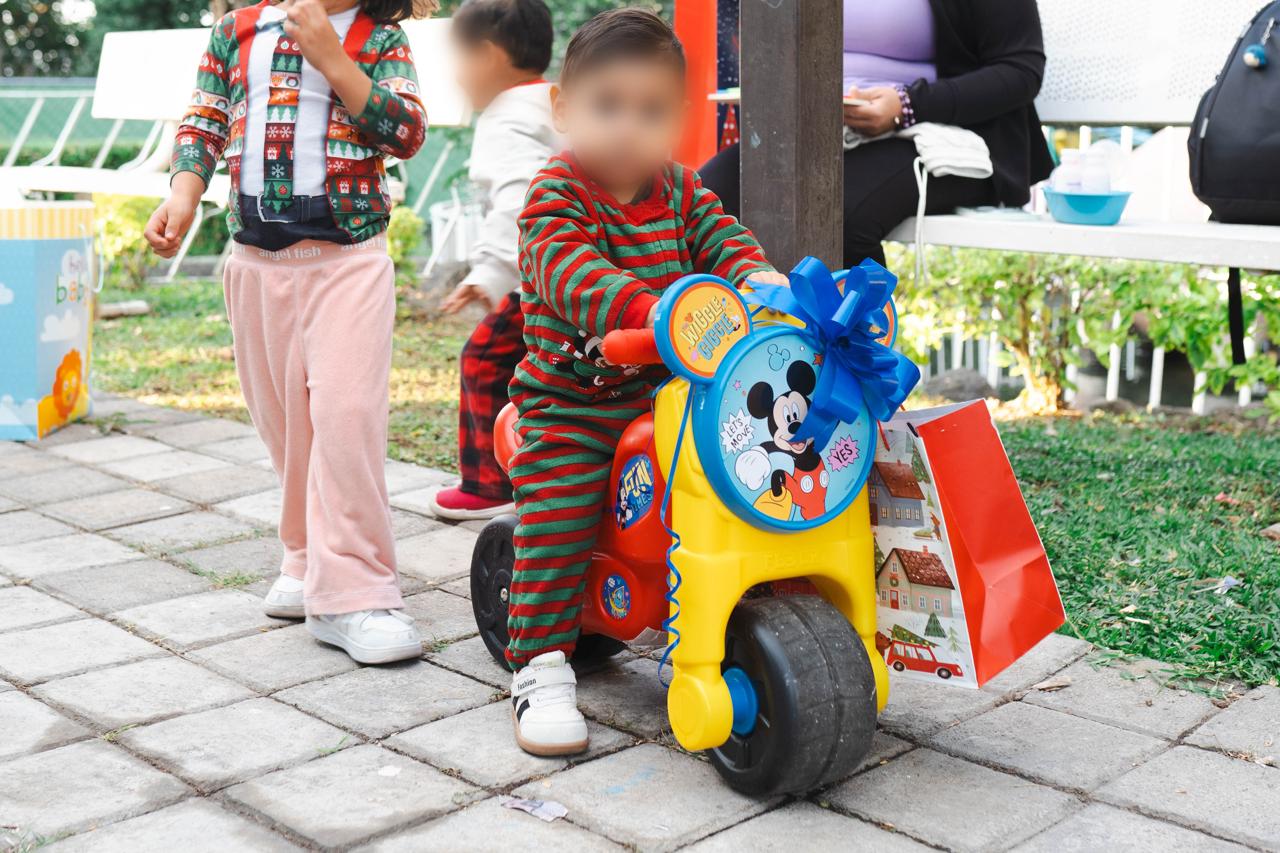 La magia de los Reyes Magos llega a los centros de asistencia social del SEDIF
