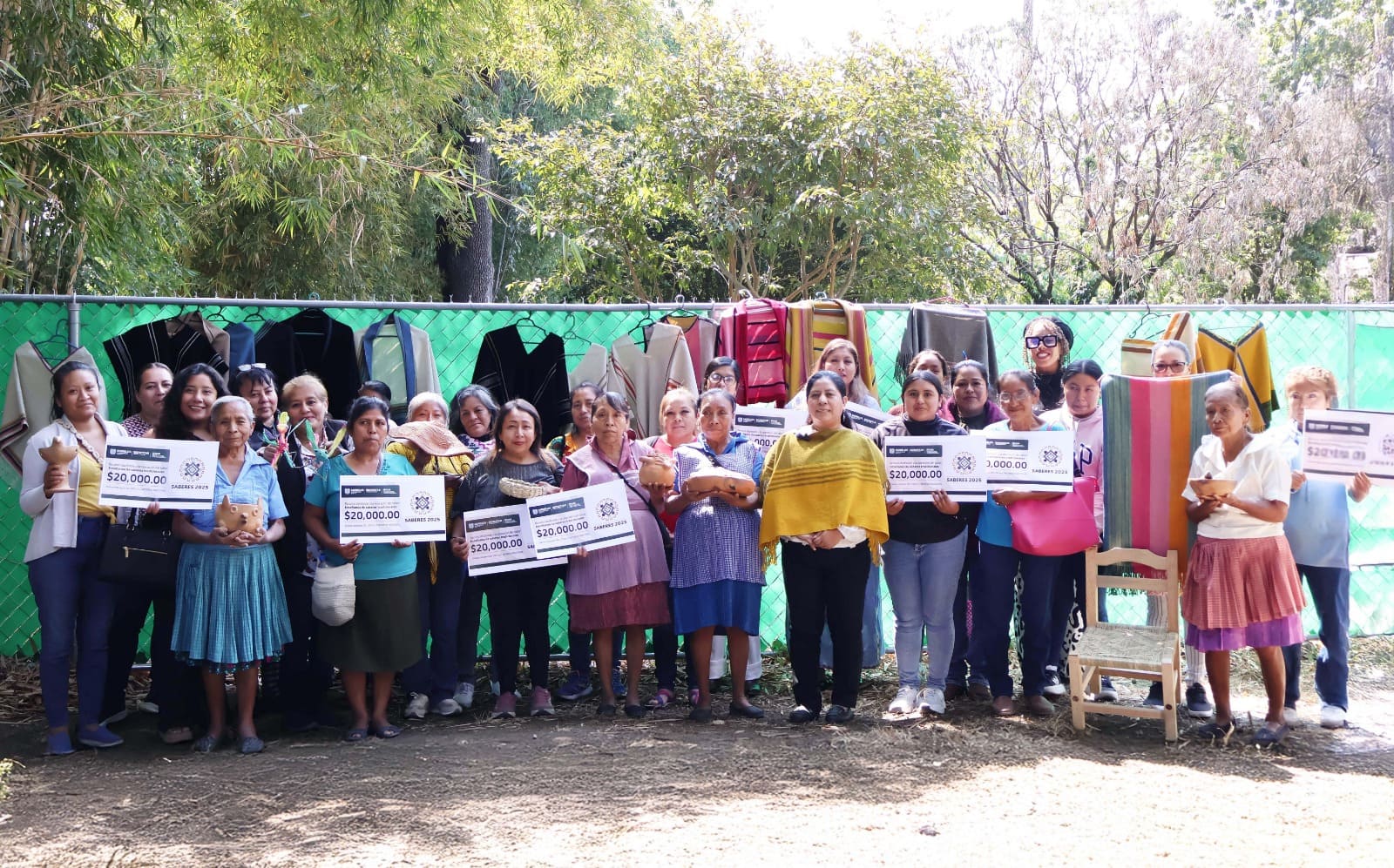 Dignifica Gobierno de Morelos trabajo artesanal de mujeres indígenas y afromexicanas con programa estatal “Saberes 2025”