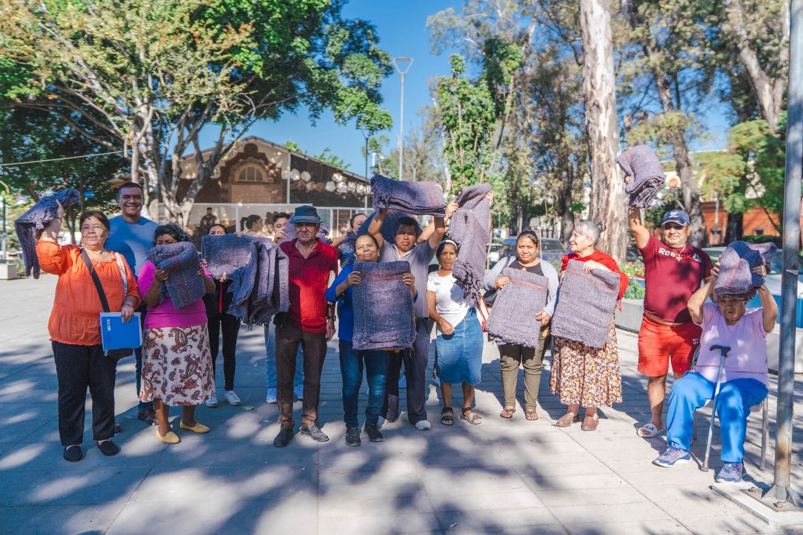 Entrega SEDIF apoyos de salud y abrigo a población vulnerable de Cuernavaca y Jiutepec