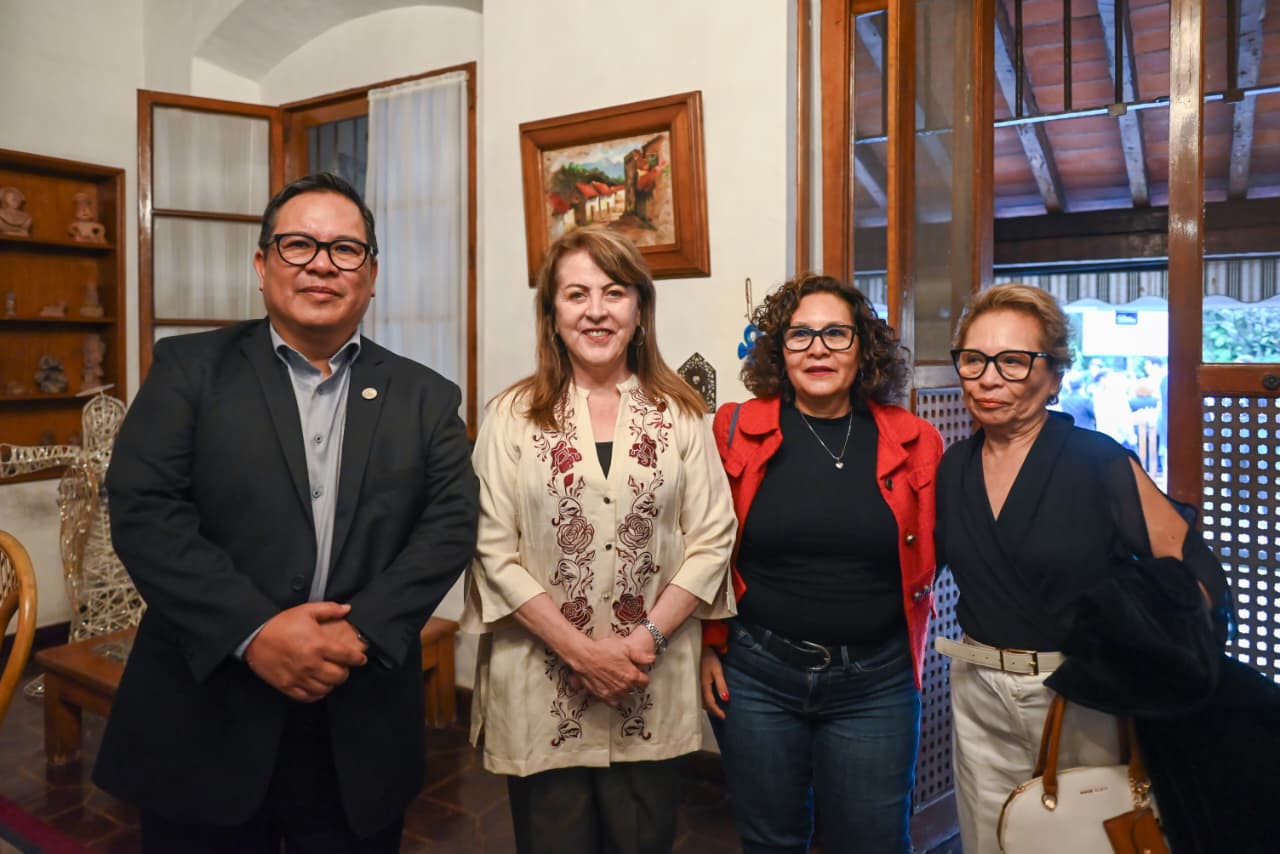 Entrega gobernadora Margarita González Saravia nueva sede a el Colegio de Morelos Entrega gobernadora Margarita González Saravia nueva sede a el Colegio de Morelos