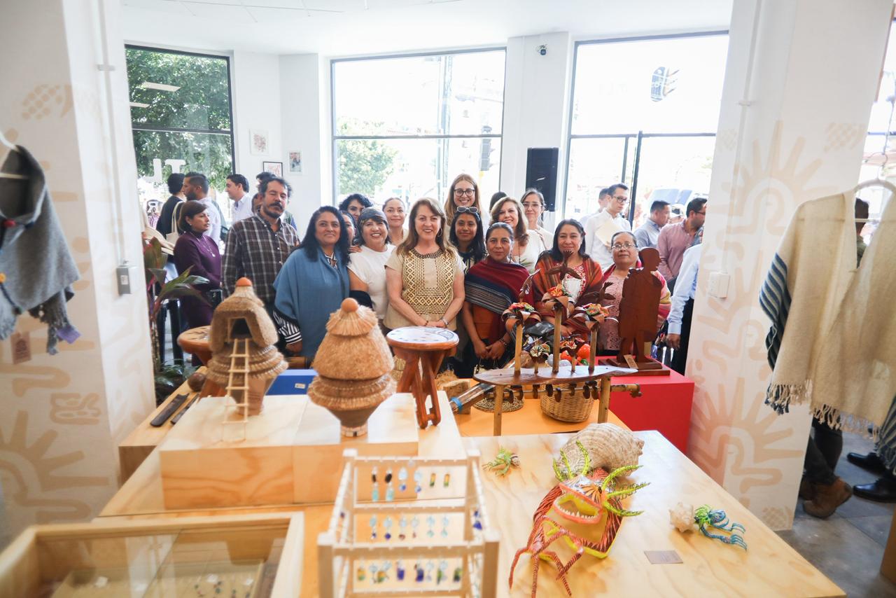 Inaugura Margarita González Saravia tienda Tlalli