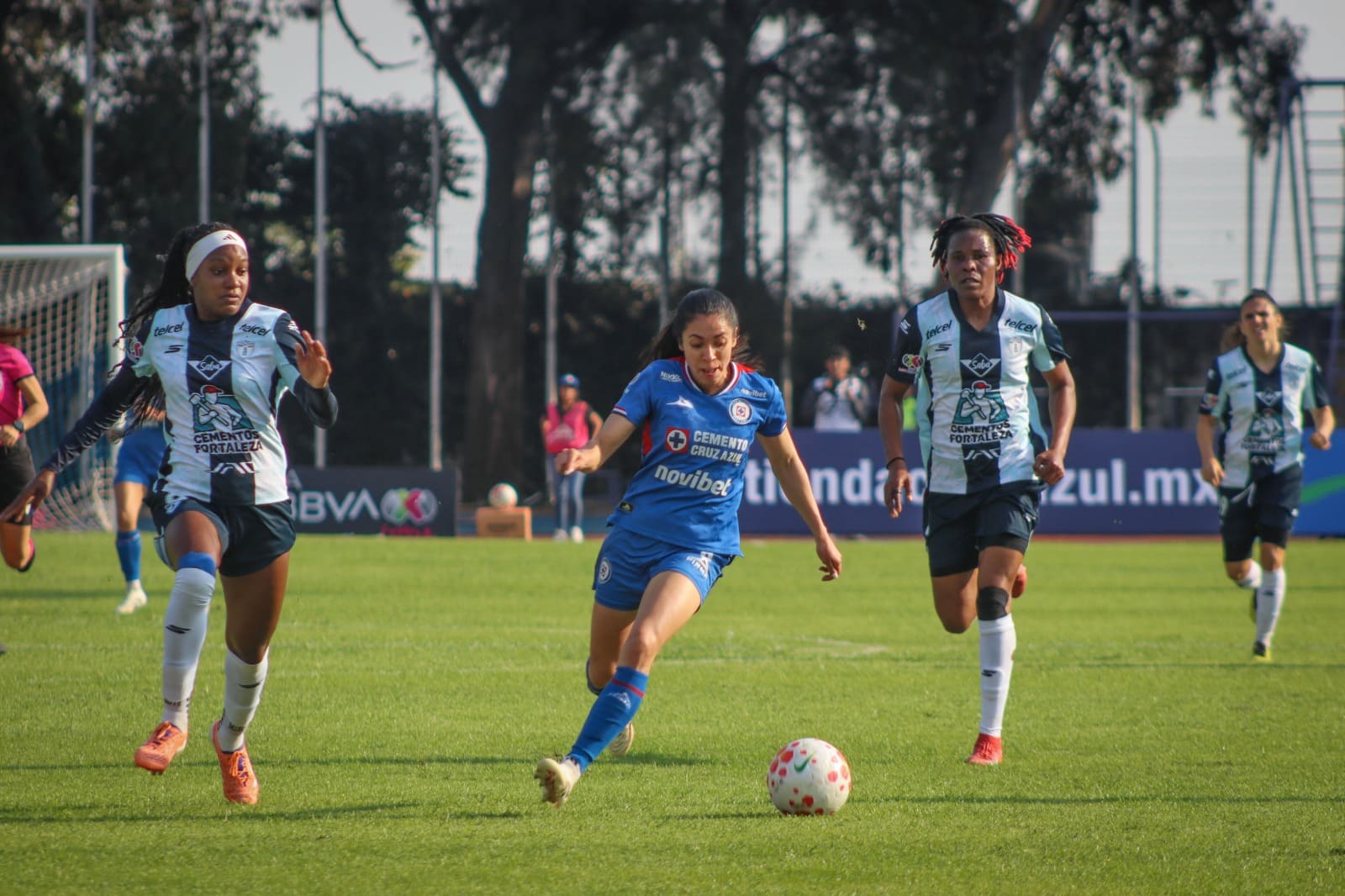 Recibe Cruz Azul femenil a Querétaro en el Estadio Centenario