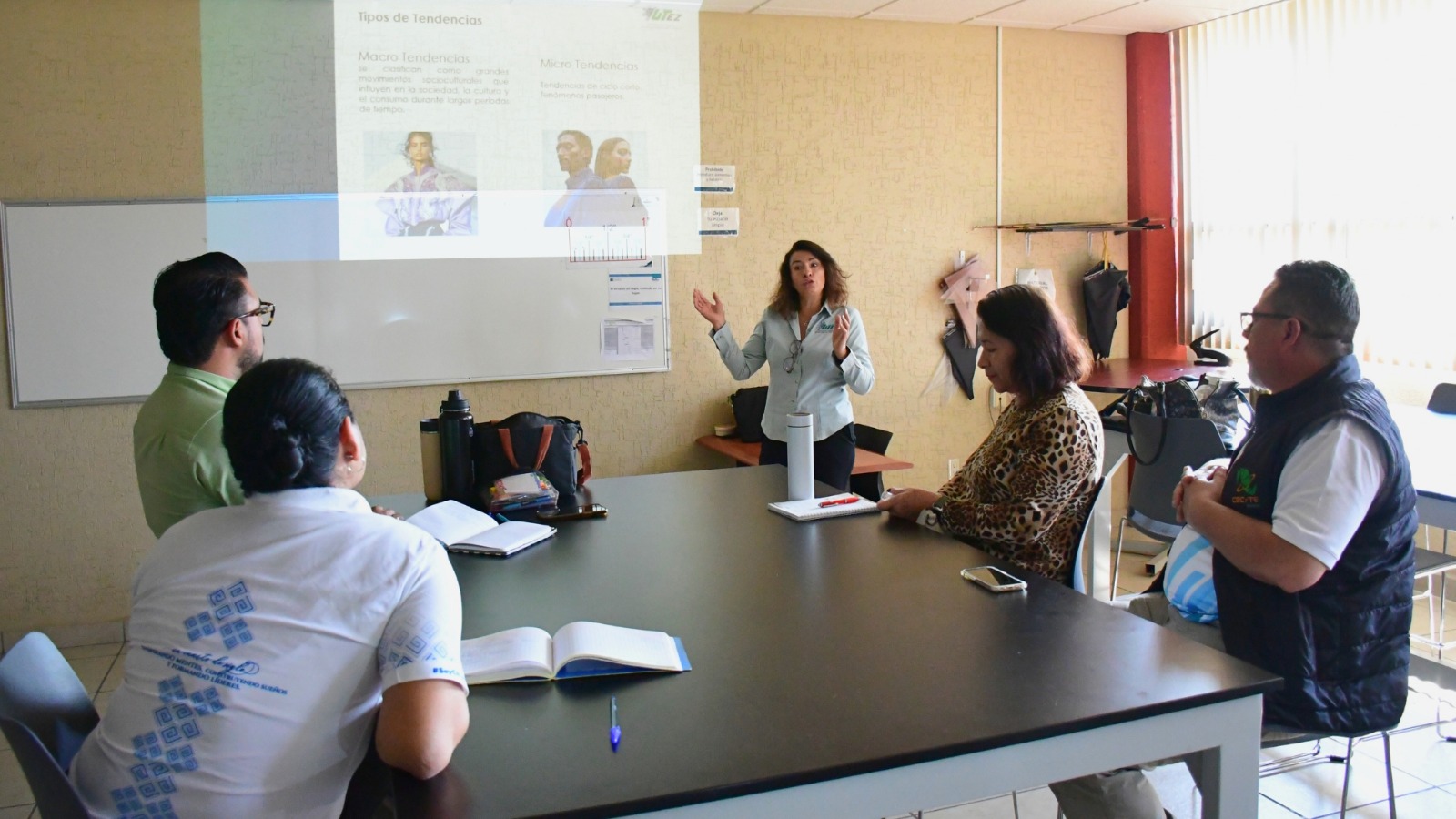 Acerca UTEZ oportunidades de actualización para estudiantes, egresados y sector empresarial